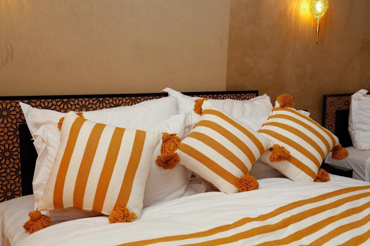 Luxury Berber Style Hotel Merzouga Bagian luar foto