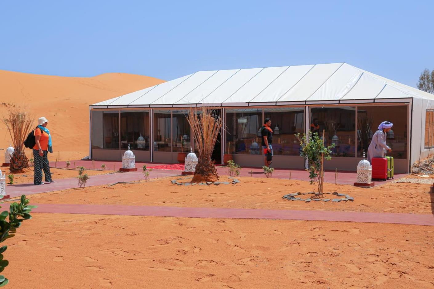 Luxury Berber Style Hotel Merzouga Bagian luar foto