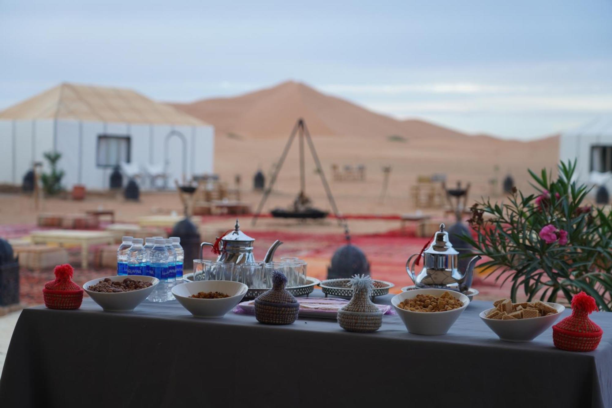 Luxury Berber Style Hotel Merzouga Bagian luar foto