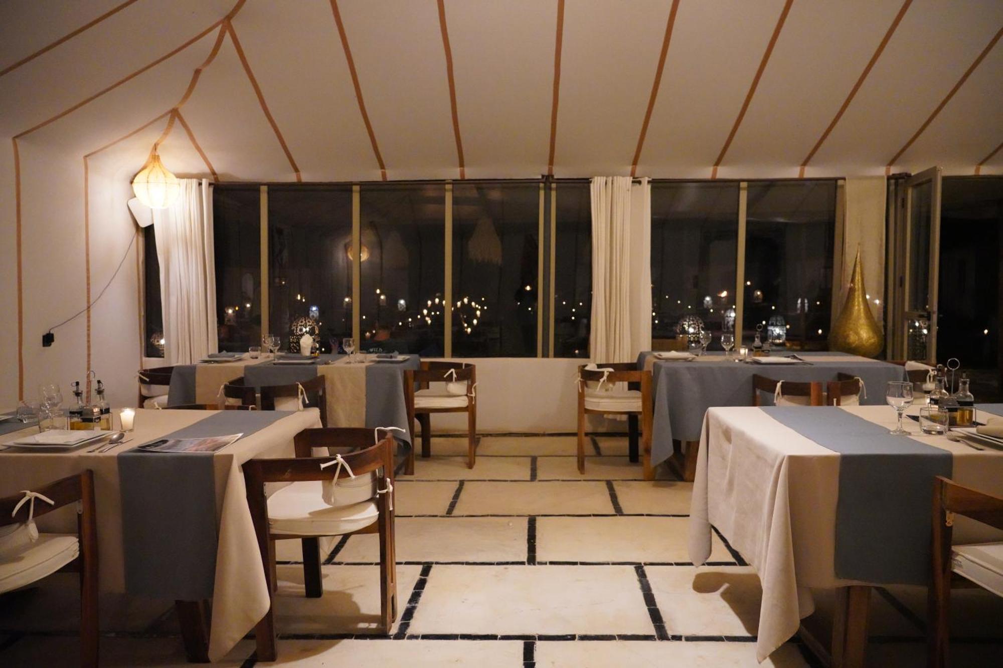 Luxury Berber Style Hotel Merzouga Bagian luar foto