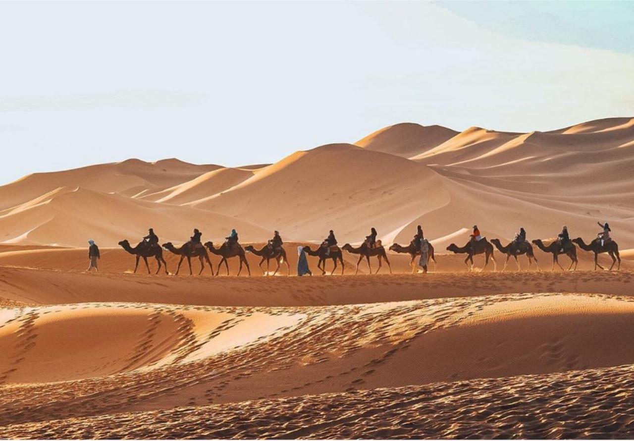 Luxury Berber Style Hotel Merzouga Bagian luar foto