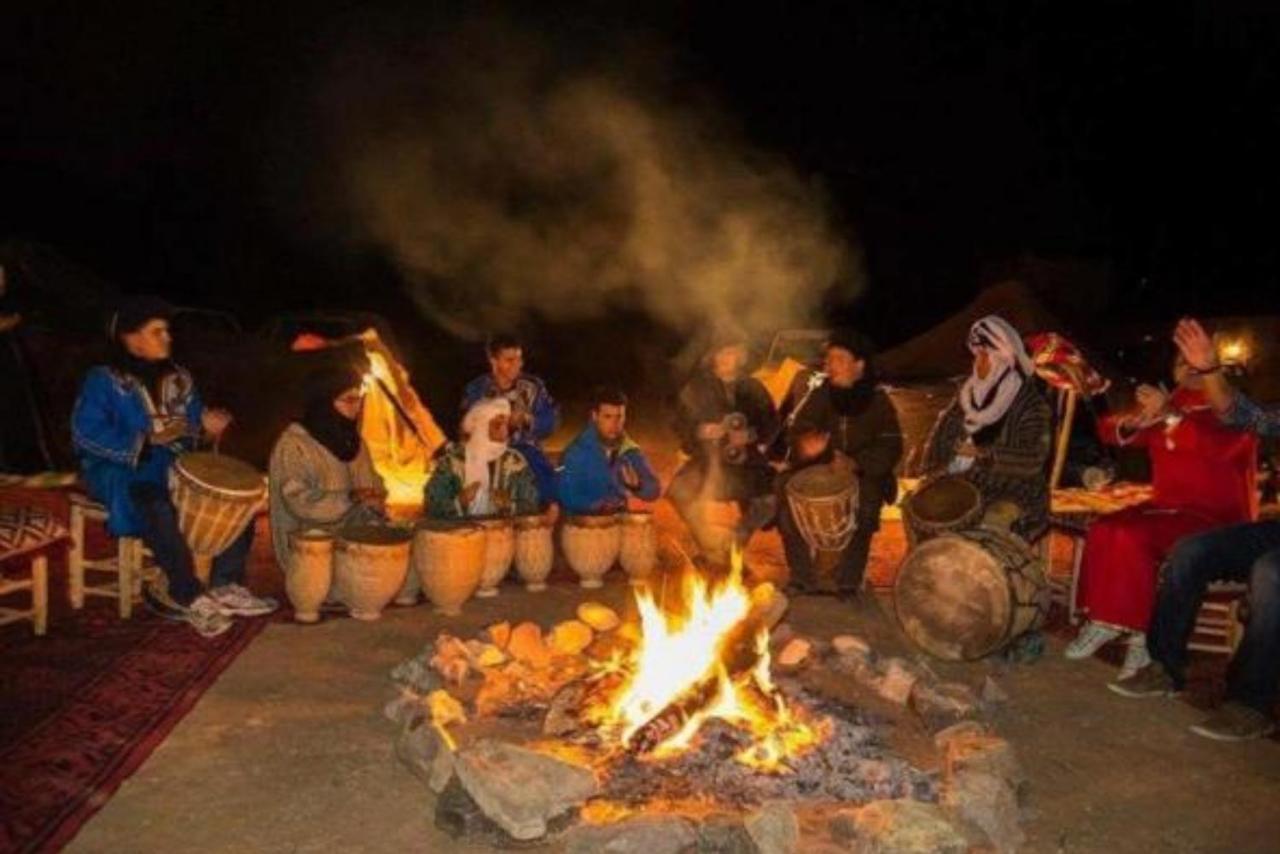 Luxury Berber Style Hotel Merzouga Bagian luar foto